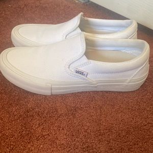 Vans classic slip on shoe - white - size 8 women (size 6.5 for men)